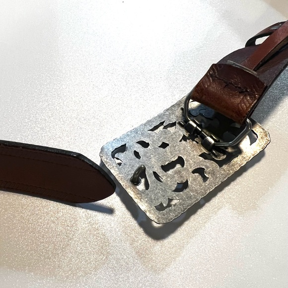 Liz Claiborne Belt Pure Leather Womens Belt with Floral Metal Buckle Filigree - Picture 8 of 8